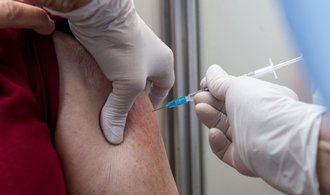Očkování ve firmách: V USA prakticky povinnost, Češi dávají přednost odměnám