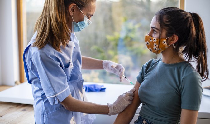 Lékaři vyvrací mýty: Očkování proti covidu neohrožuje srdce