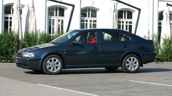 Raritní Škoda Octavia Laurin & Klement Long: Boj o 8 centimetrů