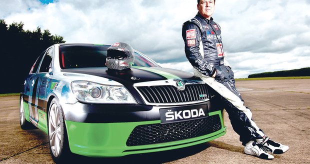 Superrychlou oktávku pilotoval britský jezdec Richard Meaden. K desetiletému výročí existence vRS daroval automobilce světový rekord.