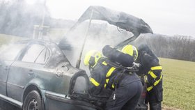 V neděli odpoledne se vydali hasiči k požáru dvacet let starého auta na LPG. Plynová octavie měla závadu v palivovém systému. Škoda byla vyčíslena na 1500 korun. Posádka vyvázla bez zranění.