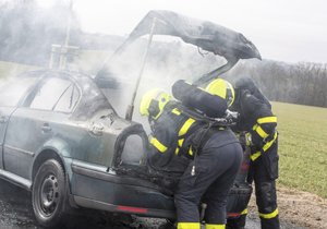 V neděli odpoledne se vydali hasiči k požáru dvacet let starého auta na LPG. Plynová octavie měla závadu v palivovém systému. Škoda byla vyčíslena na 1500 korun. Posádka vyvázla bez zranění.