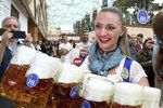 V Mnichově se koná další ročník populárního pivního festivalu Oktoberfest. Očekává se až šest milionů návštěvníků (21. 9. 2019)