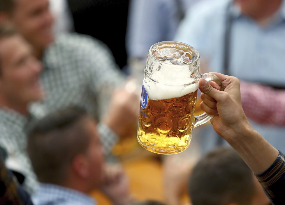 V Mnichově se koná další ročník populárního pivního festivalu Oktoberfest. Očekává se až šest milionů návštěvníků (21. 9. 2019)