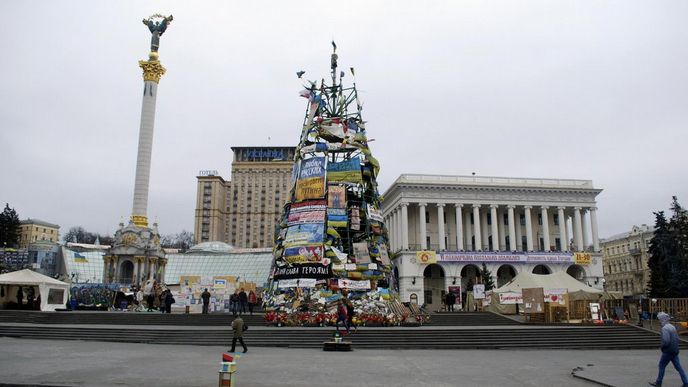 Od protestů, které vedly ke svržení ukrajinského prezidenta Viktora Janukovyče, uplynuly již téměř dva měsíce, ale na kyjevském náměstí Nezávislosti (takzvaném Majdanu) stále zůstává stanové městečko, ve kterém žijí někteří demonstranti.