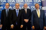 Předseda Občanské demokratické aliance (ODA) Pavel Sehnal (druhý zleva) a členové předsednictva Petr Kachlík (vlevo), Milan Smutný (druhý zprava) a Jiří Staněk (vpravo) vystoupili 25. ledna v Praze na tiskové konferenci k zahájení činnosti strany. Sehnal se rozhodl ODA obnovit.