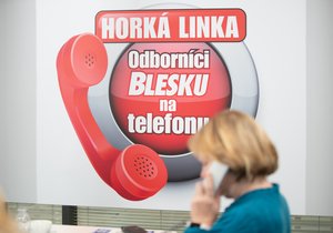 Už ve středu 12. dubna k telefonům zasednou odborníci z Úřadu práce ČR, dluhové poradny i specialista na  datové schránky. (Ilustrační foto)