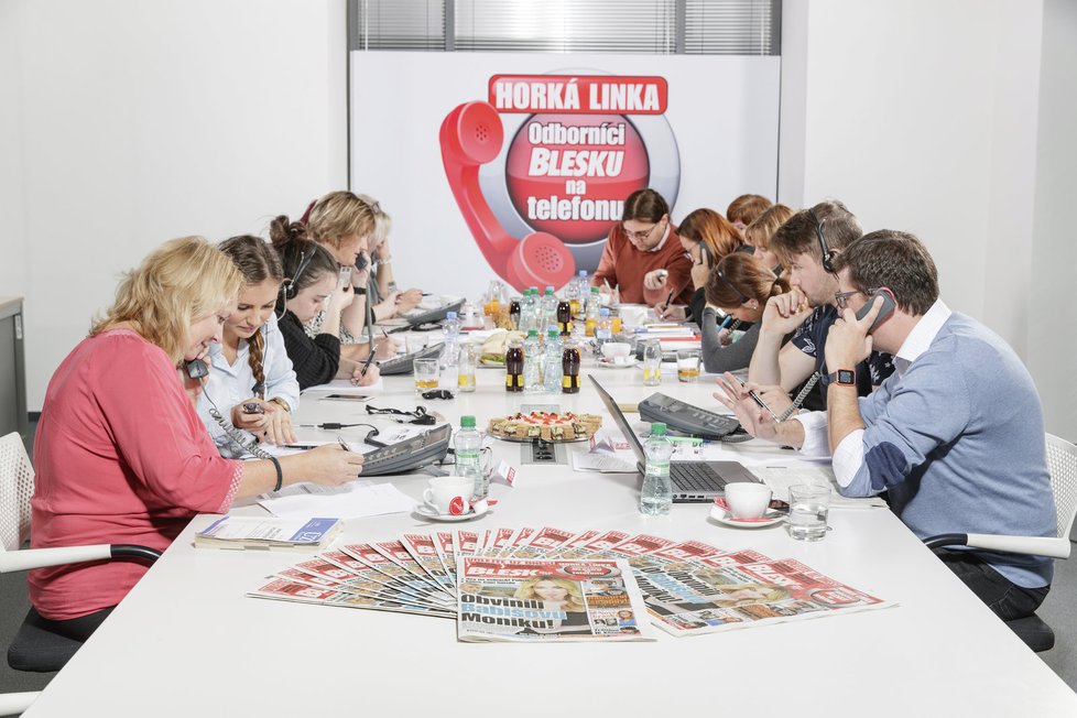 Odborníci radili na telefonech dvě hodiny. Na přetřes přišly důchody, mateřská, nemocenské pojištění, ošetřovné i podnikání.