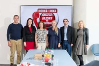 Špičkoví lékaři na Horké lince řešili: Máma šla do důchodu a po večerech pije! A jak poznám demenci?