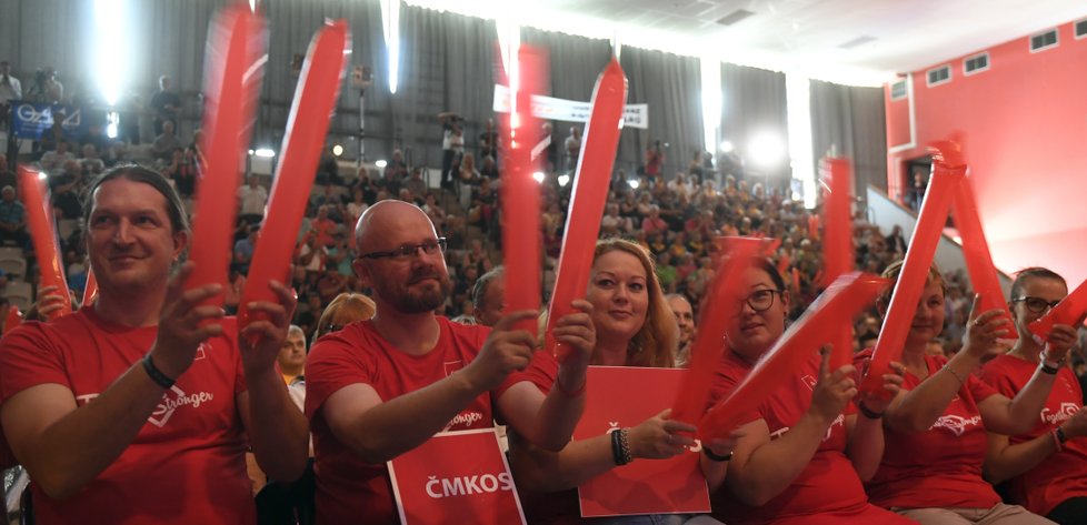 Odboráři z Českomoravské konfederace odborových svazů (ČMKOS) se na shromáždění 11. září 2018 v Praze začali připravovat na vyjednávání o růstu mezd ve firmách.