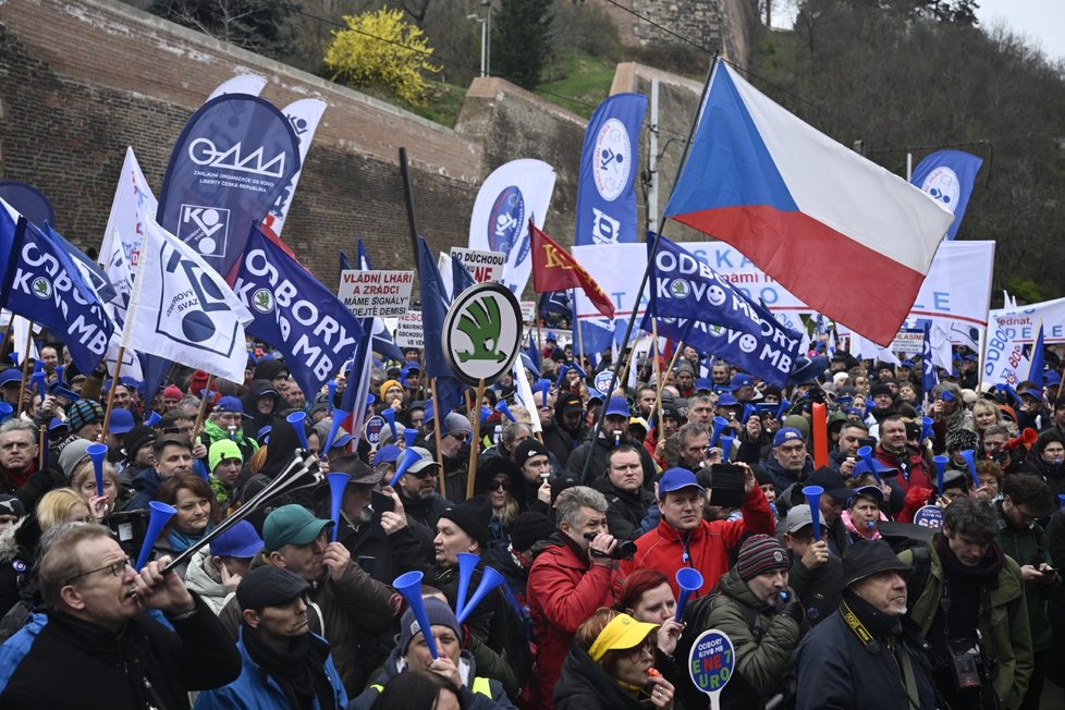 Demonstrace proti důchodové reformě a emisní normě Euro 7 v Praze (29.3.2023)