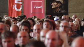 Mítink Českomoravské konfederace odborových svazů na podporu kolektivního vyjednávání o vyšších mzdách se konal 16. září ve sportovní hale v pražské Libni.