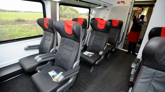 Oddělení první třídy v Railjetu Českých drah. Vlaky dostanou i business třídu