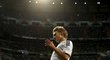 Mladičký Martin Ödegaard před zaplněným Santiagem Bernabéu