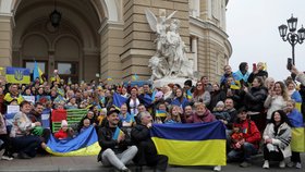 Válka na Ukrajině: Oslavy osvobození Chersonu probíhají i v Oděse (12.11.2022)