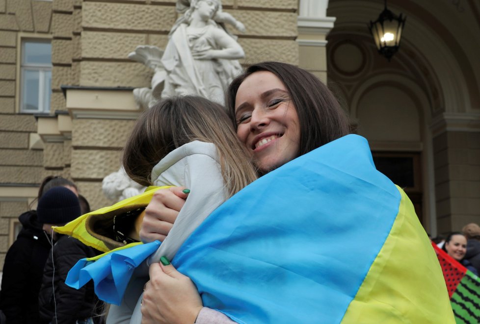 Válka na Ukrajině: Oslavy osvobození Chersonu probíhají i v Oděse (12.11.2022)