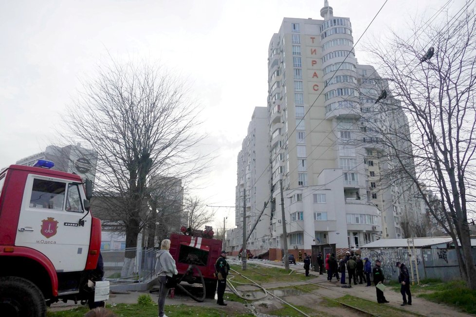 Obytný dům poničený ruskou raketou, Oděsa, 23. 4. 2022.