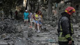 Krvavý den na Ukrajině: Devět mrtvých včetně tří dětí. Rusové útočili raketou Iskander?