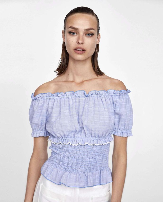 Top se žabičkováním, Zara, 799 Kč Top se žabičkováním, Zara, 799 Kč