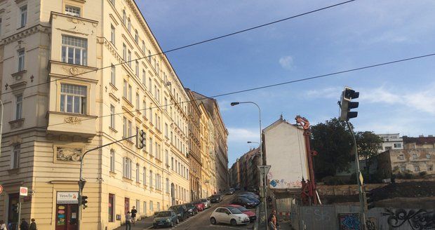 V Krásově ulici se nalézá jeden ze dvou Domů s pečovatelskou službou v Praze 3.