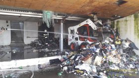 V Plzni hořel odpad v budově obývané bezdomovci.