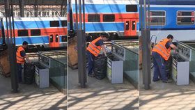 Odpad na hlavním nádraží se ze separovaných košů sesype do jednoho pytle.