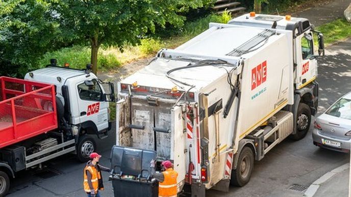 Komunální svoz odpadu. Na koho se vztahuje „poplatek za popelnice“ ?  (ilustrační foto) Komunální svoz odpadu. Na koho se vztahuje „poplatek za popelnice“ ?  (ilustrační foto)