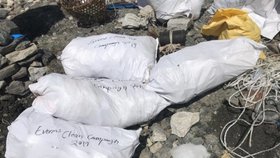 Odpadky na Mount Everestu po sezoně 2019