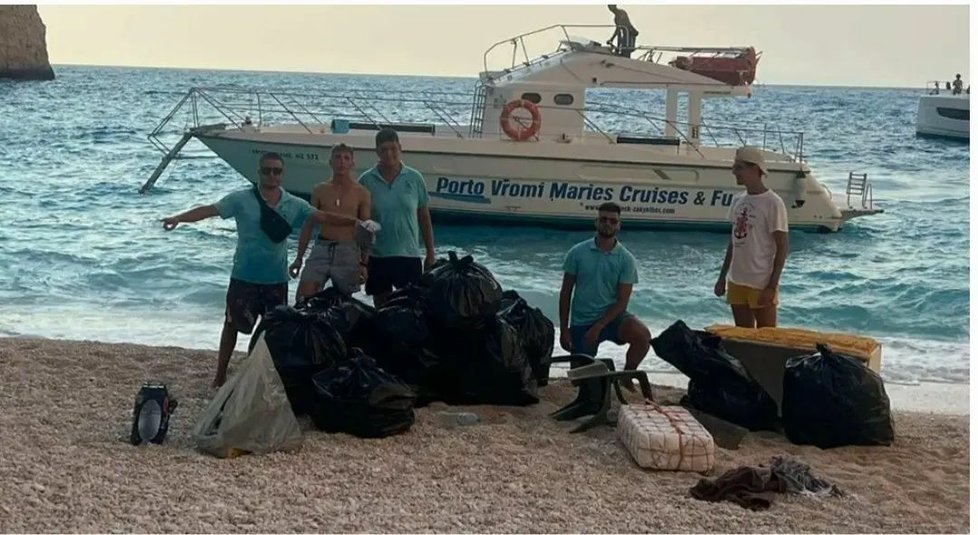 Odpadky se snaží redukovat i sama cestovní kancelář, která turisty na ostrov vozí.