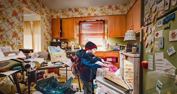 Život na hromadě odpadků: Matka se chovala jako křeček, smutní její děti