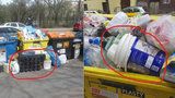 Foto jako důkaz: Podnikatelé v Praze přeplňují popelnice určené obyvatelům, hrozí jim pokuta