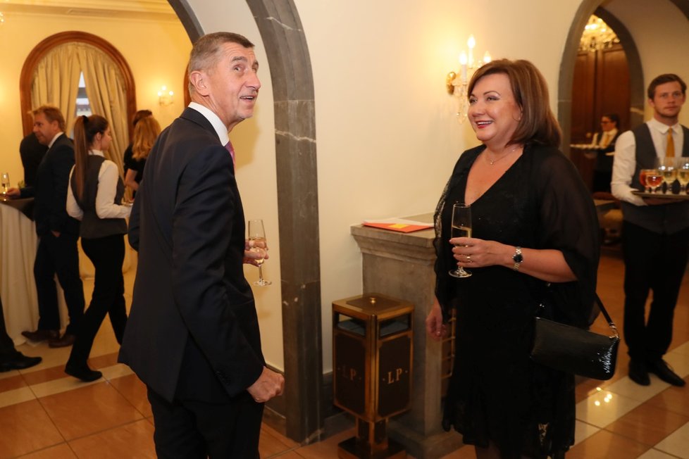 Babiš a Schillerová na předávání cen investorům