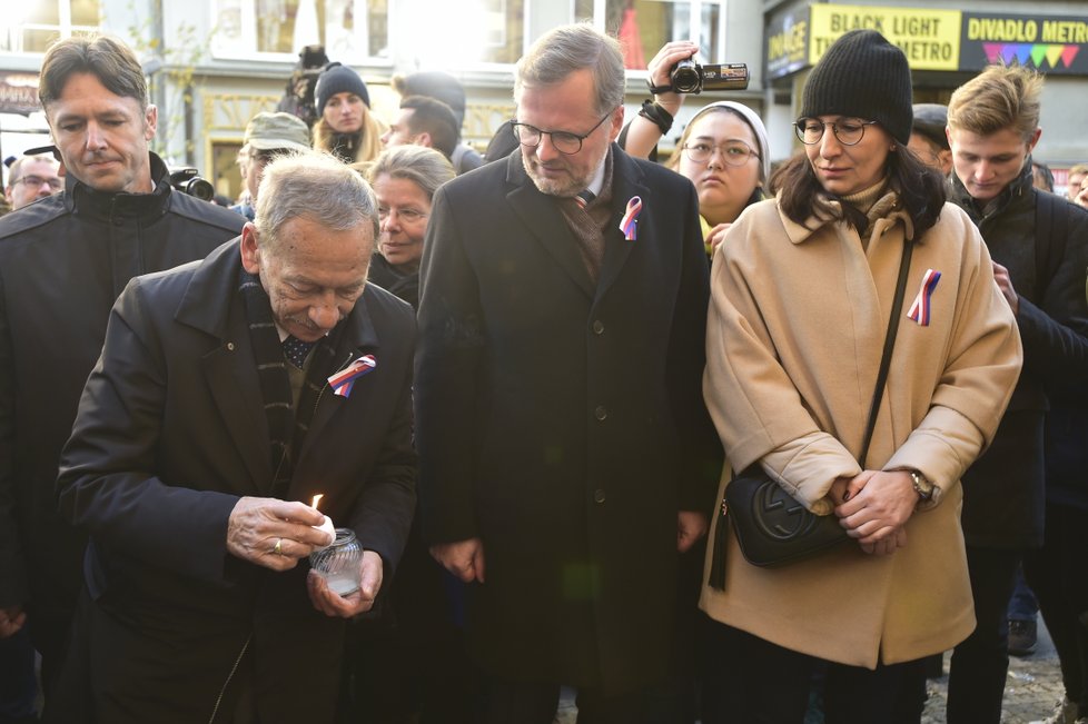 Jaroslav Kubera, Petr Fiala a Alexandra Udženija na Národní třídě 17.11.2018