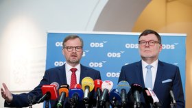 Tisková konference ODS v Poslanecké sněmovně. Předseda strany Petr Fiala a předseda poslaneckého klubu Zbyněk Stanjura. (23. 11. 2018)