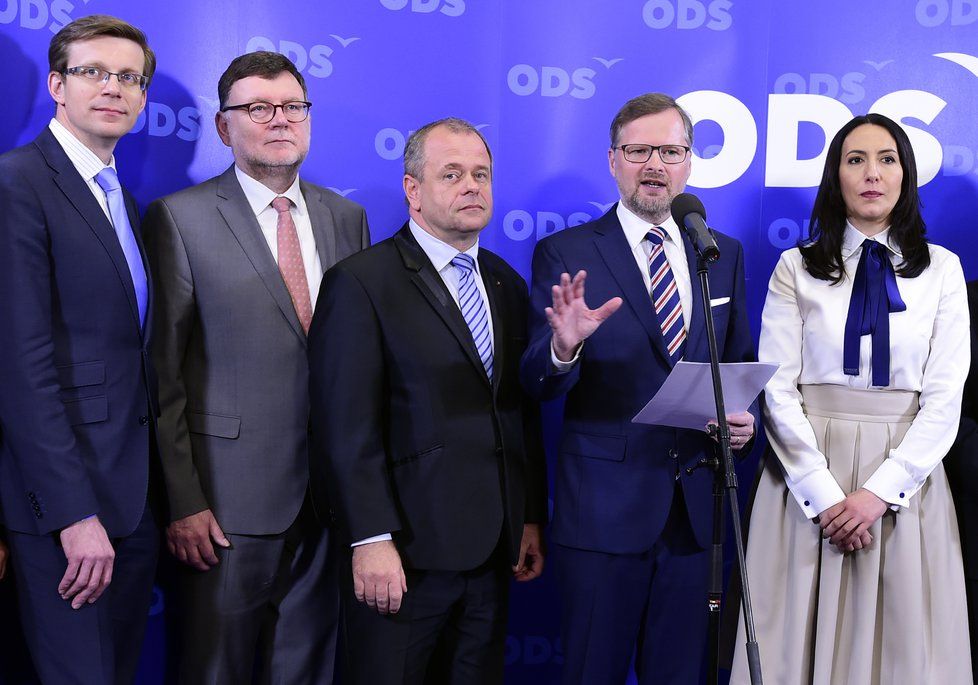 Programová konference ODS, 22. dubna v Praze. Zleva místopředseda strany Martin Kupka, předseda poslaneckého klubu Zbyněk Stanjura, předseda Strany soukromníků ČR Petr Bajer, předseda Petr Fiala a místopředsedkyně Alexandra Udženija