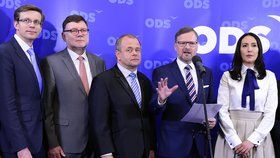 Programová konference ODS, 22. dubna v Praze. Zleva místopředseda strany Martin Kupka, předseda poslaneckého klubu Zbyněk Stanjura, předseda Strany soukromníků ČR Petr Bajer, předseda Petr Fiala a místopředsedkyně Alexandra Udženija