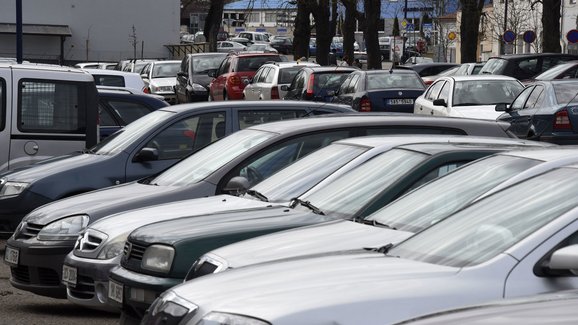 Počet aut v ČR loni stoupl o 140.000 na 6,13 milionu