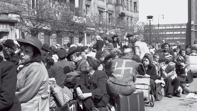 Počátek odsunu Němců z Prahy v červnu 1945