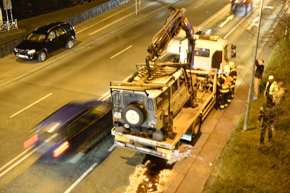 Odtahovka zdemolovala svěřený luxusní vůz!