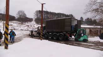 Z Vrbětic zatím odjelo 28 kamionů s vyskladněnou municí