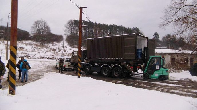 Odvoz chemie ze skladu ve Vrběticích