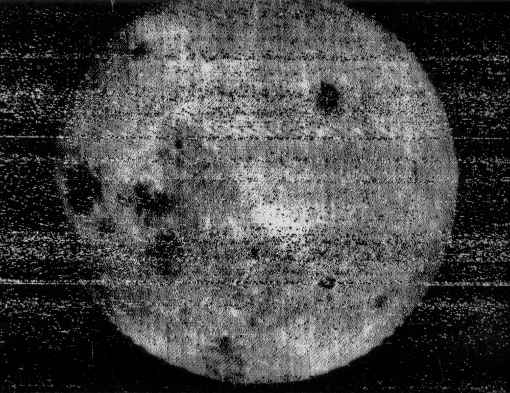 Takhle jsme viděli odvrácenou stranu Měsíce poprvé ze sondy Luna 3.
