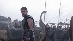 Odyssea: Homérův epický příběh o ithackém králi ožívá pro moderní publikum ve dvou zcela odlišných podobách – v kinech ohromuje diváky velkofilm režiséra Christophera Nolana, přímo do sluchátek míří nesmírně zábavná, syrová a živá audiokniha britského autora Stephena Frye, kterou s britským nadhledem načetl Otakar Brousek mladší.