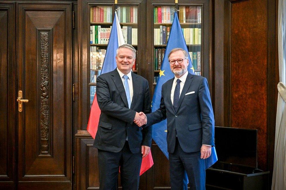 Premiér Petr Fiala (ODS) a generální tajemník OECD Mathias Cormann (30.3.2023)