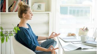 Office jóga: Ulevte tělu i mysli v pohodlí své kanceláře