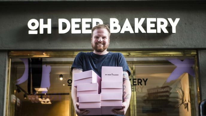 Před otevřením první pobočky Oh Deer Bakery na pomezí Vinohrad a Nuslí Lukáš Vašek pracoval v kanceláři a s gastronomií a pečením neměl žádné zkušenosti.