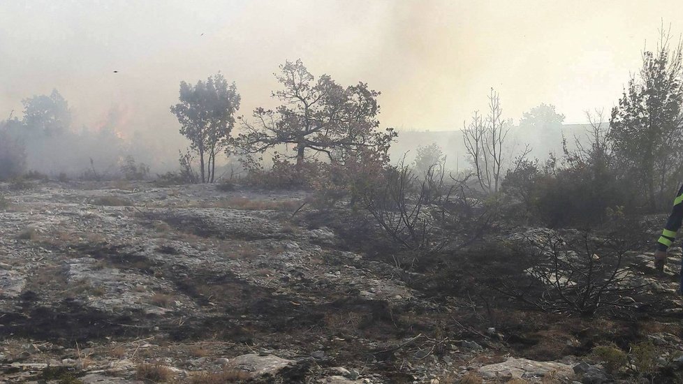 Chorvatsko dále bojuje s požáry, s hašením pomáhají letadla