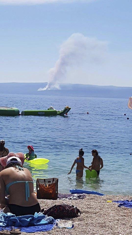 Chorvatsko dále bojuje s požáry, s hašením pomáhají letadla.