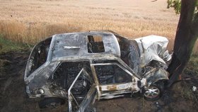 Řidiče z hořícího auta na Uherskohradišťsku vytáhl po nehodě taxikář spolu se zákazníkem. Muži tak zachránili život.