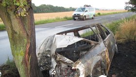 Řidiče z hořícího auta na Uherskohradišťsku vytáhl po nehodě taxikář spolu se zákazníkem. Muži tak zachránili život.